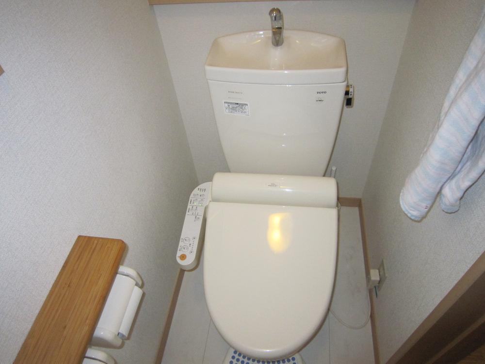 Toilet. 1, Toilet is located on the second floor. 