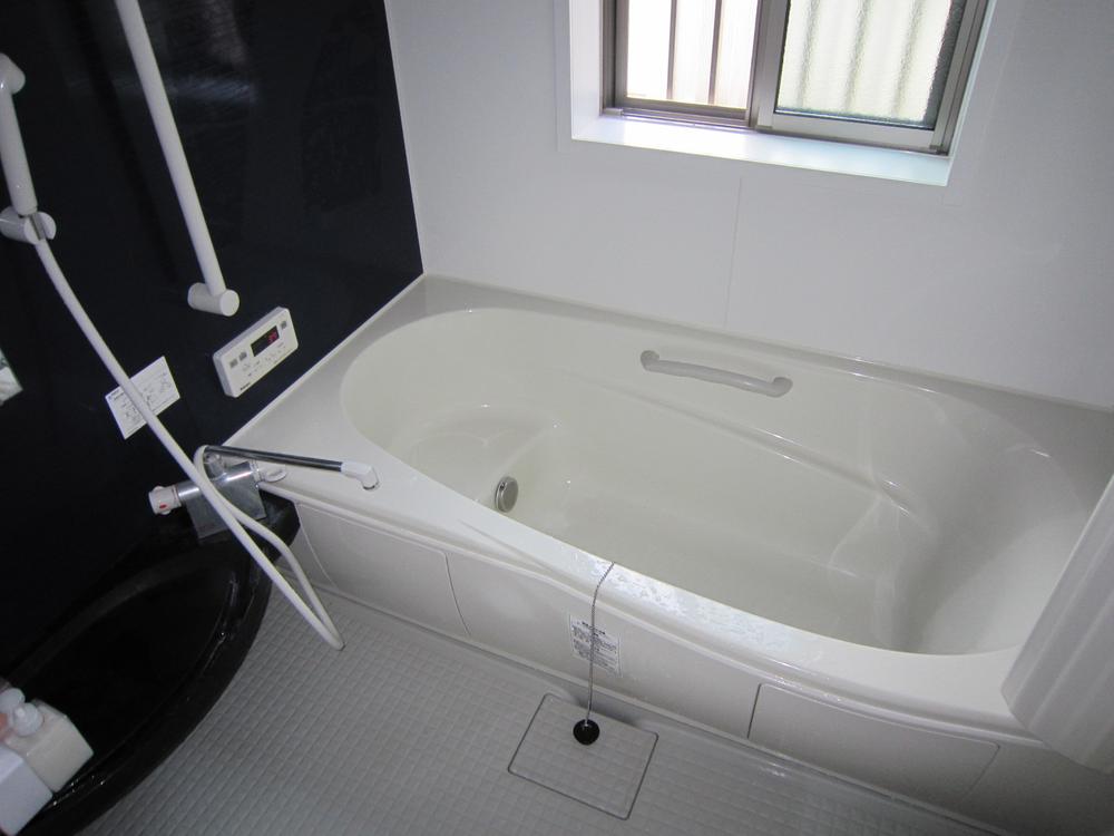 Bathroom. Spacious bathroom of 1 pyeong type. 