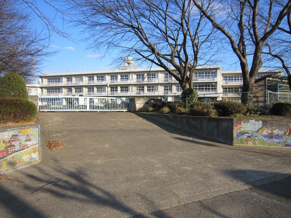 Primary school. Moriya Municipal Goshogaoka to elementary school 1125m