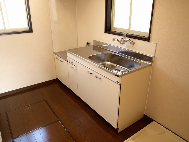 Kitchen. You can use comfortably in the new sink