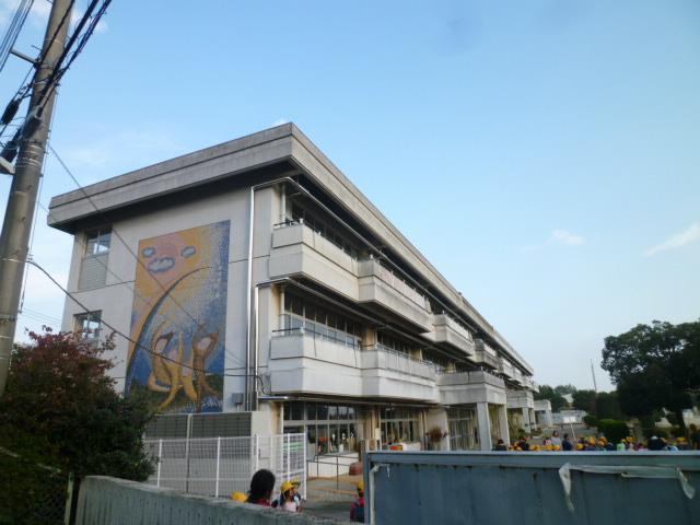 Primary school. 370m to Moriya Tatsusato State Elementary School