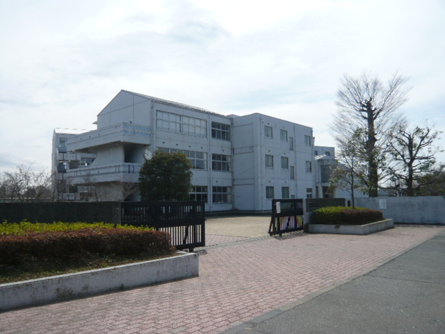 Junior high school. Keyakidai 1650m until junior high school (junior high school)