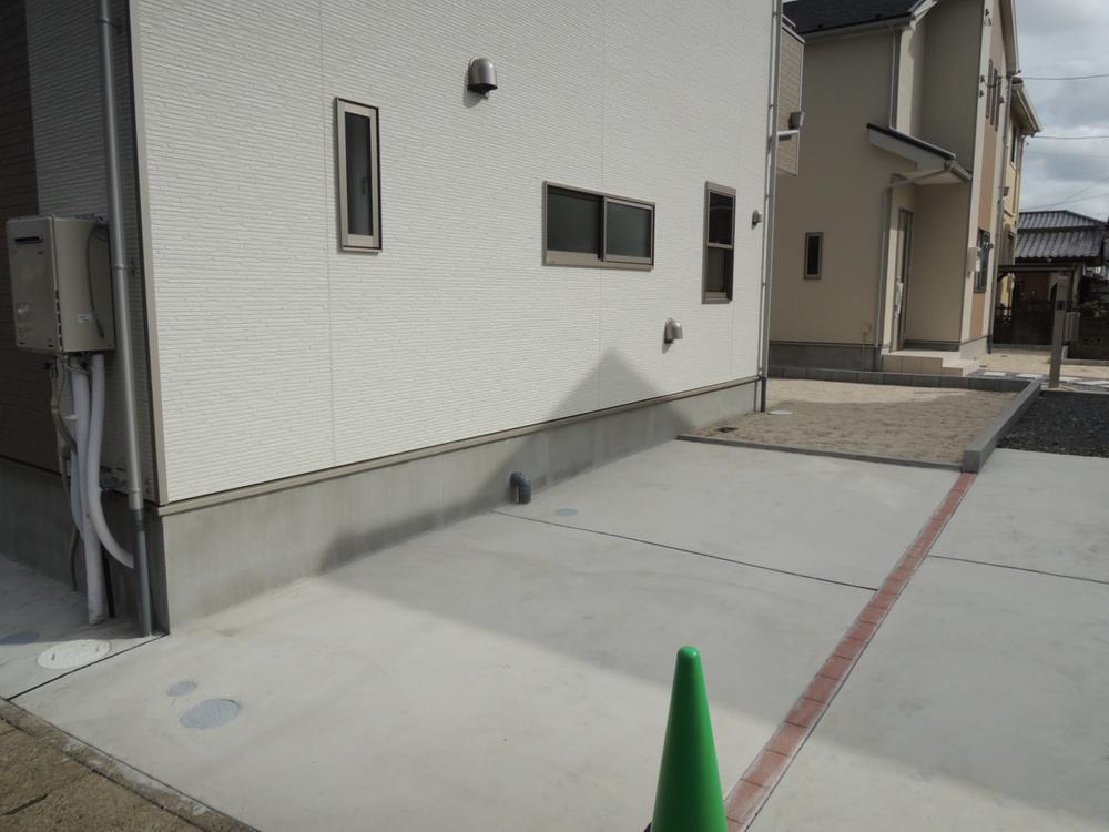 Parking lot. Local (10 May 2013) Shooting