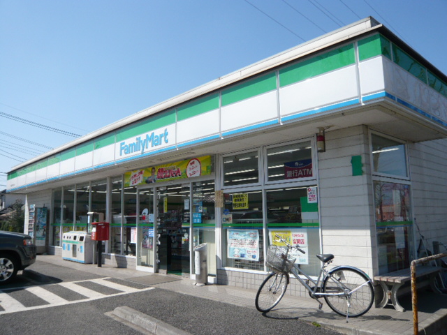 Convenience store. 560m to Family Mart (convenience store)