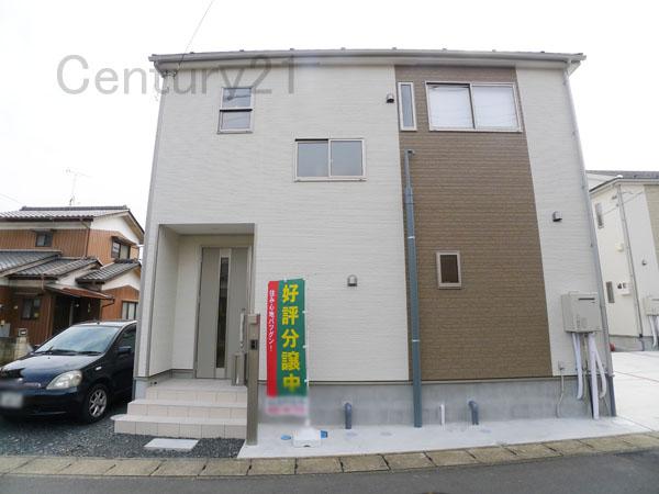 Local appearance photo. Building 2