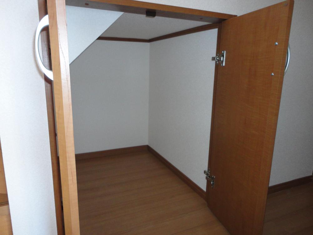 Receipt. Stairs Storage under the (November 2013) Shooting