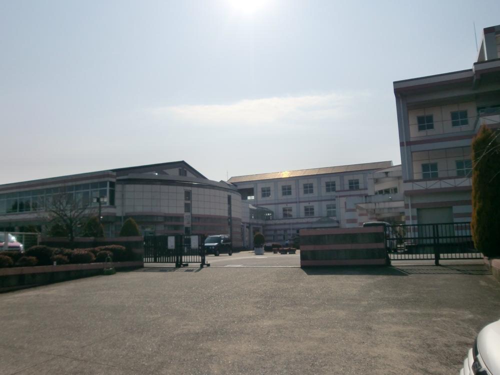 Primary school. Moriya Municipal Matsumaedai to elementary school 920m