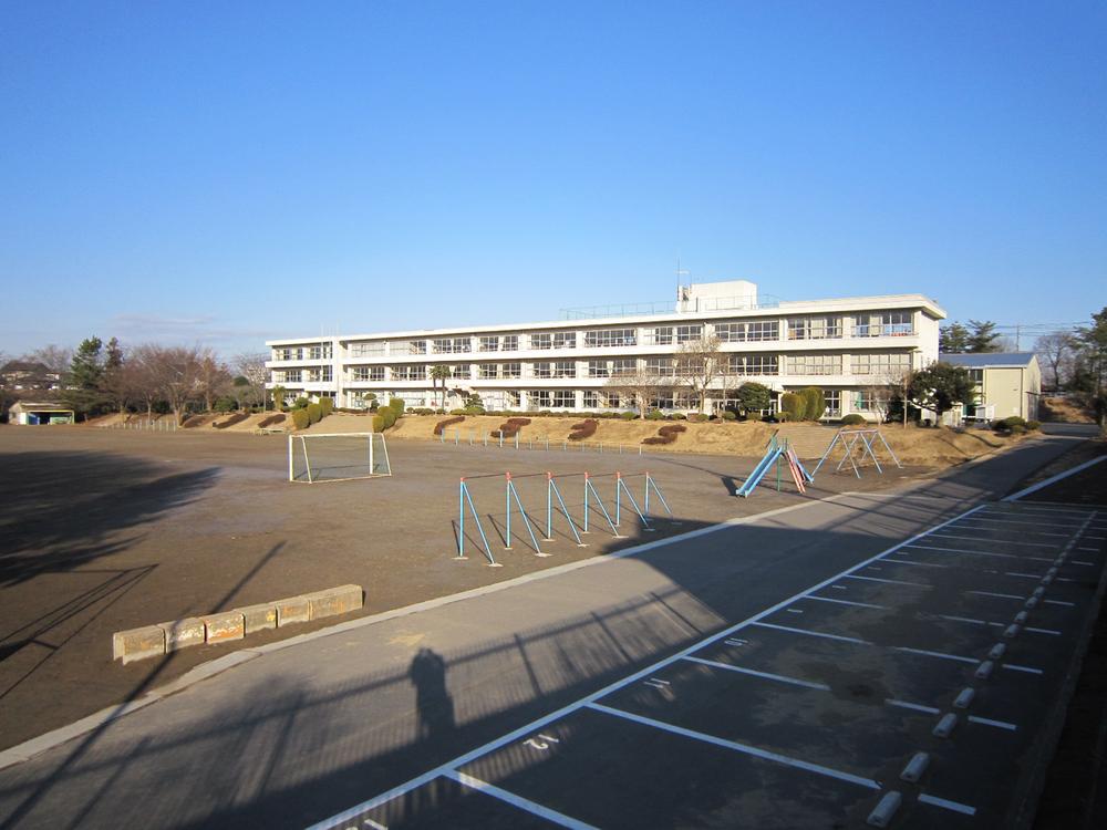 Primary school. Moriya Municipal Kuronai to elementary school 1136m