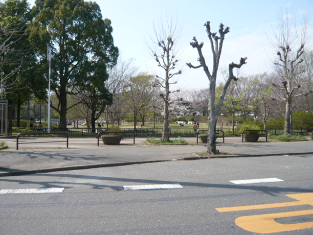 park. 940m until Togashira park (park)