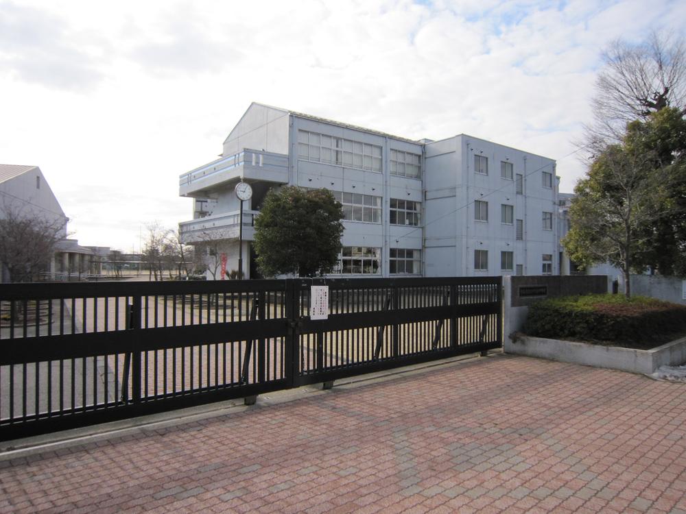 Junior high school. Moriya Municipal Keyakidai until junior high school 1613m