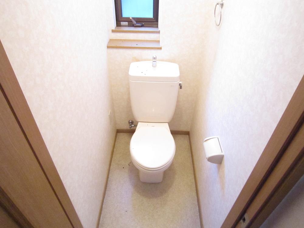 Toilet. The first floor toilet.