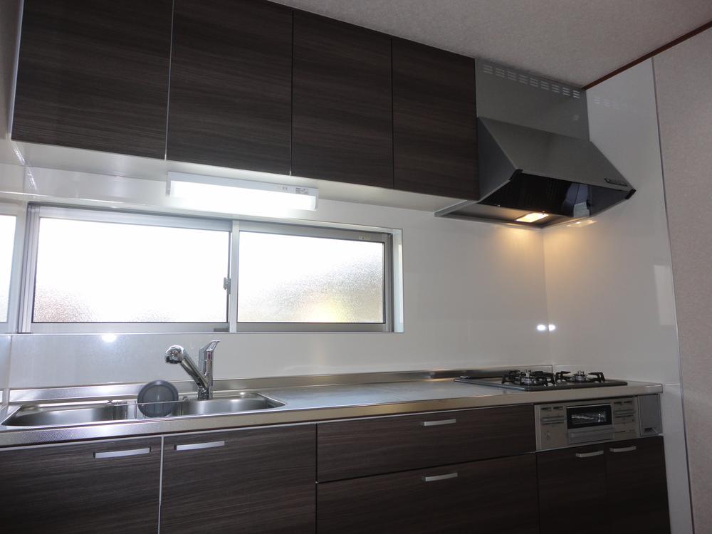 Kitchen. Indoor (10 May 2013) Shooting