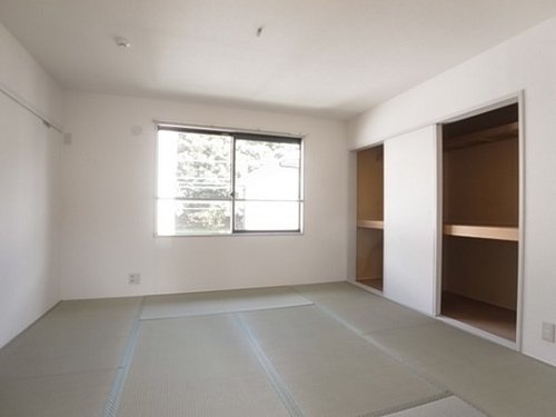 Living and room. 8 quires Japanese-style room