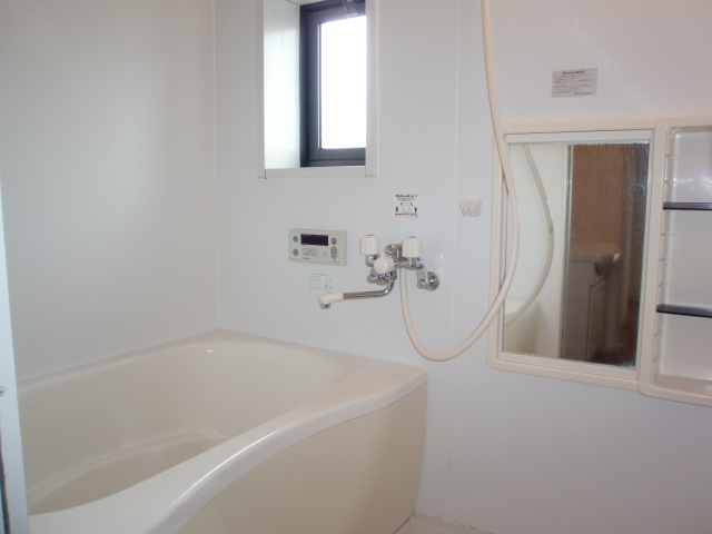 Bath. Is a ventilation window with