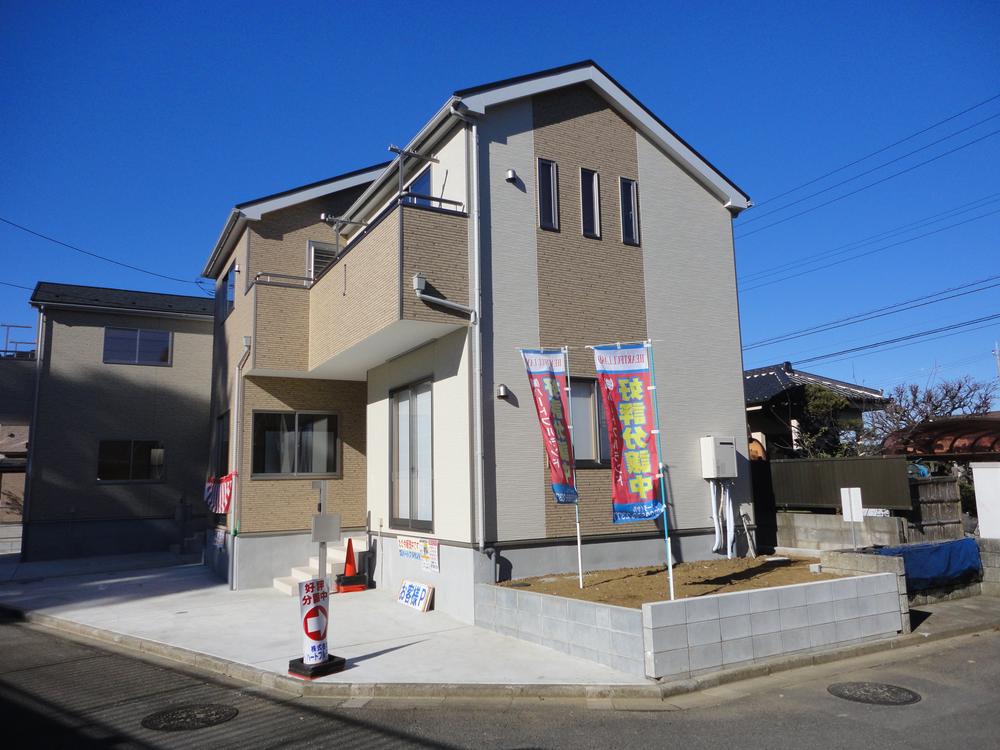 Local appearance photo. Local (11 May 2013) Shooting