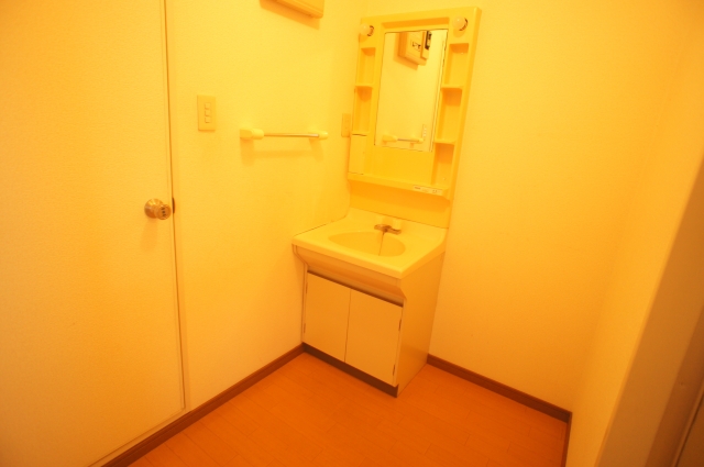 Washroom. Independent wash basin ☆