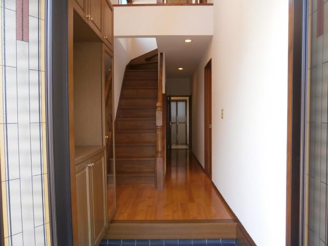 Entrance. A margin calm entrance