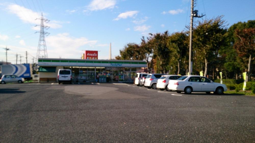 Convenience store. 580m to FamilyMart Moriya Imperial Palace months hill shop