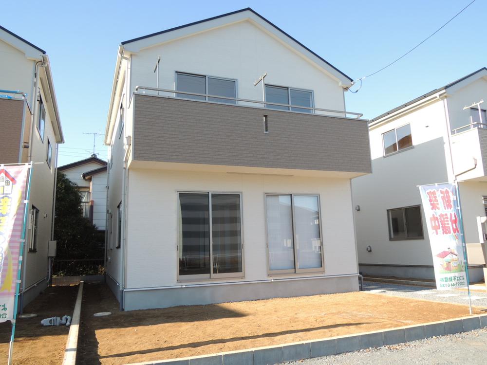 Local photos, including front road. Local (November 29, 2013) Shooting