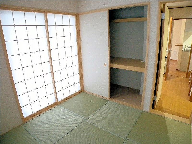 Non-living room. Indoor (11 May 2013) Shooting