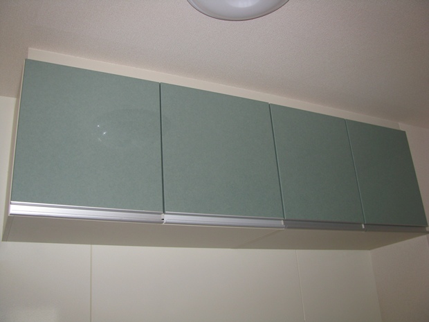 Kitchen. Excellent storage capacity and is equipped with a top shelf cupboard! ! 