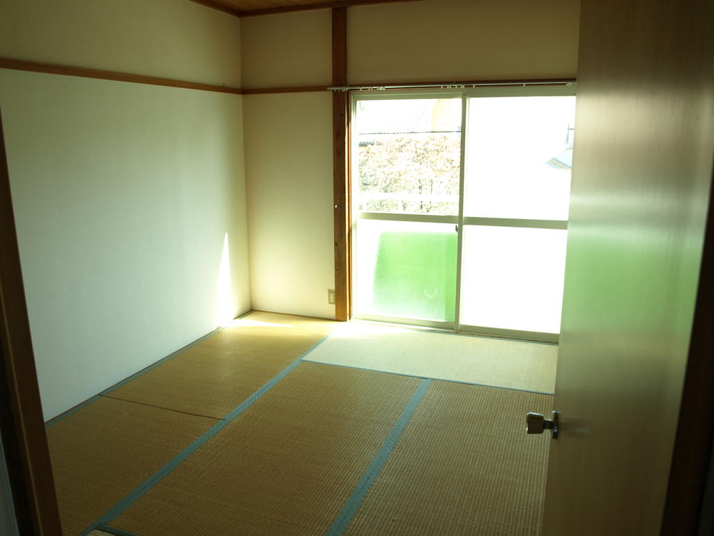 Living and room. Tatami will new goods exchange at the time of your move