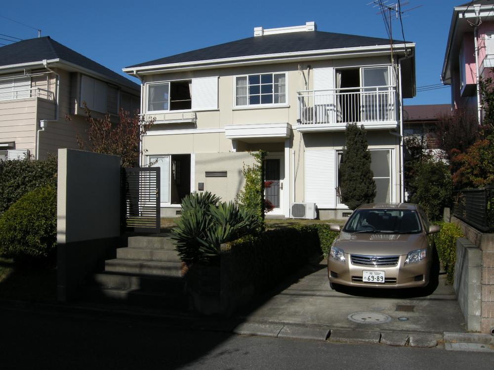 Local appearance photo. Bright appearance in the south-facing