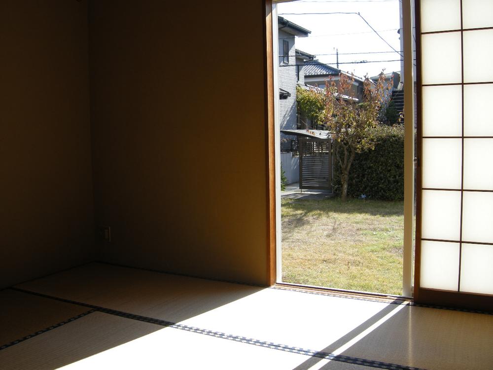 Non-living room. Views of the garden from the first floor of a Japanese-style room
