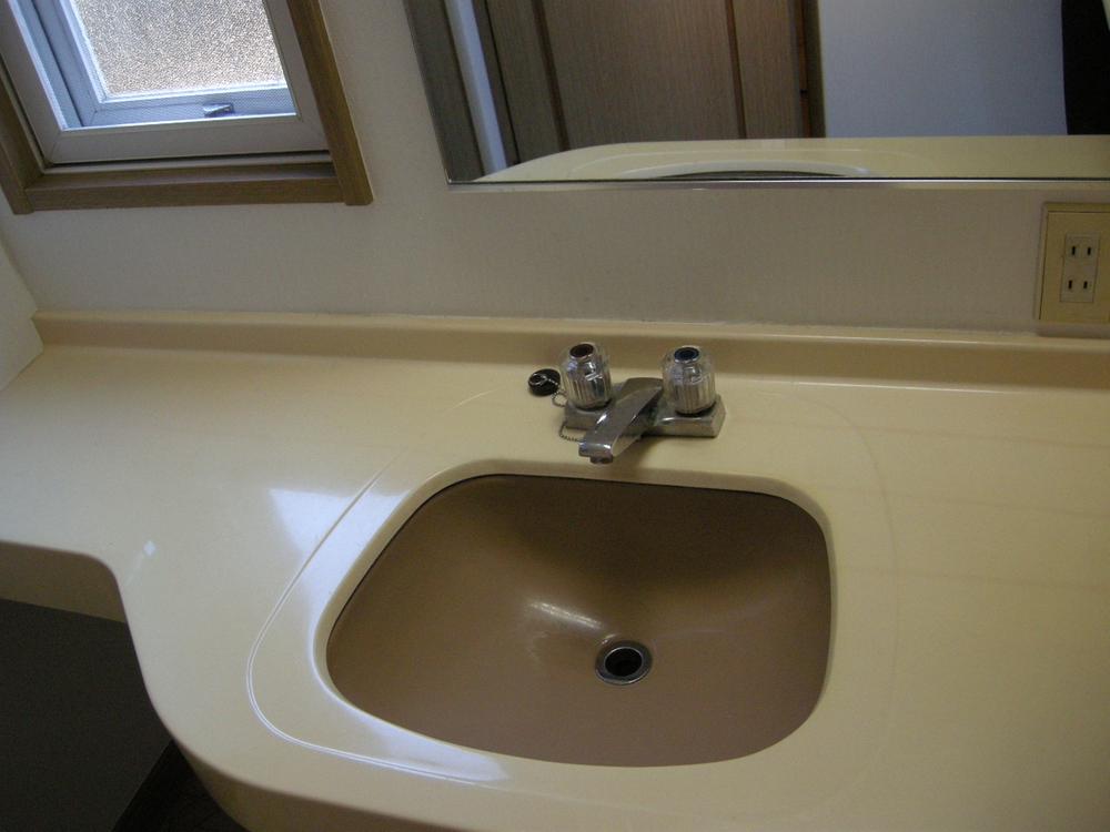 Wash basin, toilet. Vanity carefully your