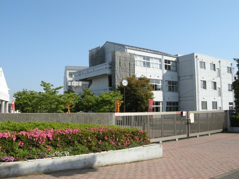 Other. Keyakidai junior high school 3-minute walk (about 210m)