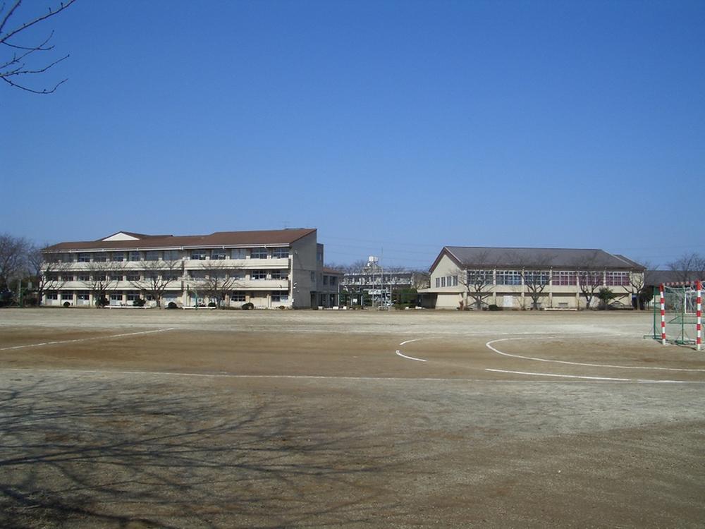 Junior high school. Goshogaoka 1837m until junior high school