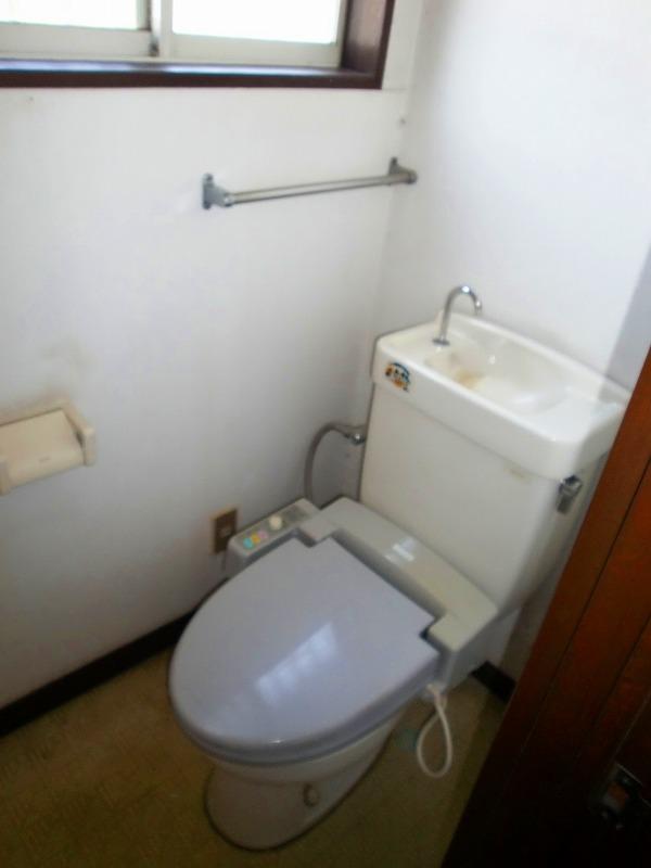 Toilet. Indoor (September 2013) Shooting