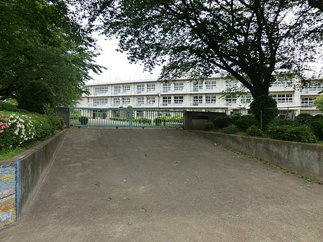 Primary school. Moriya Municipal Goshogaoka to elementary school 1280m