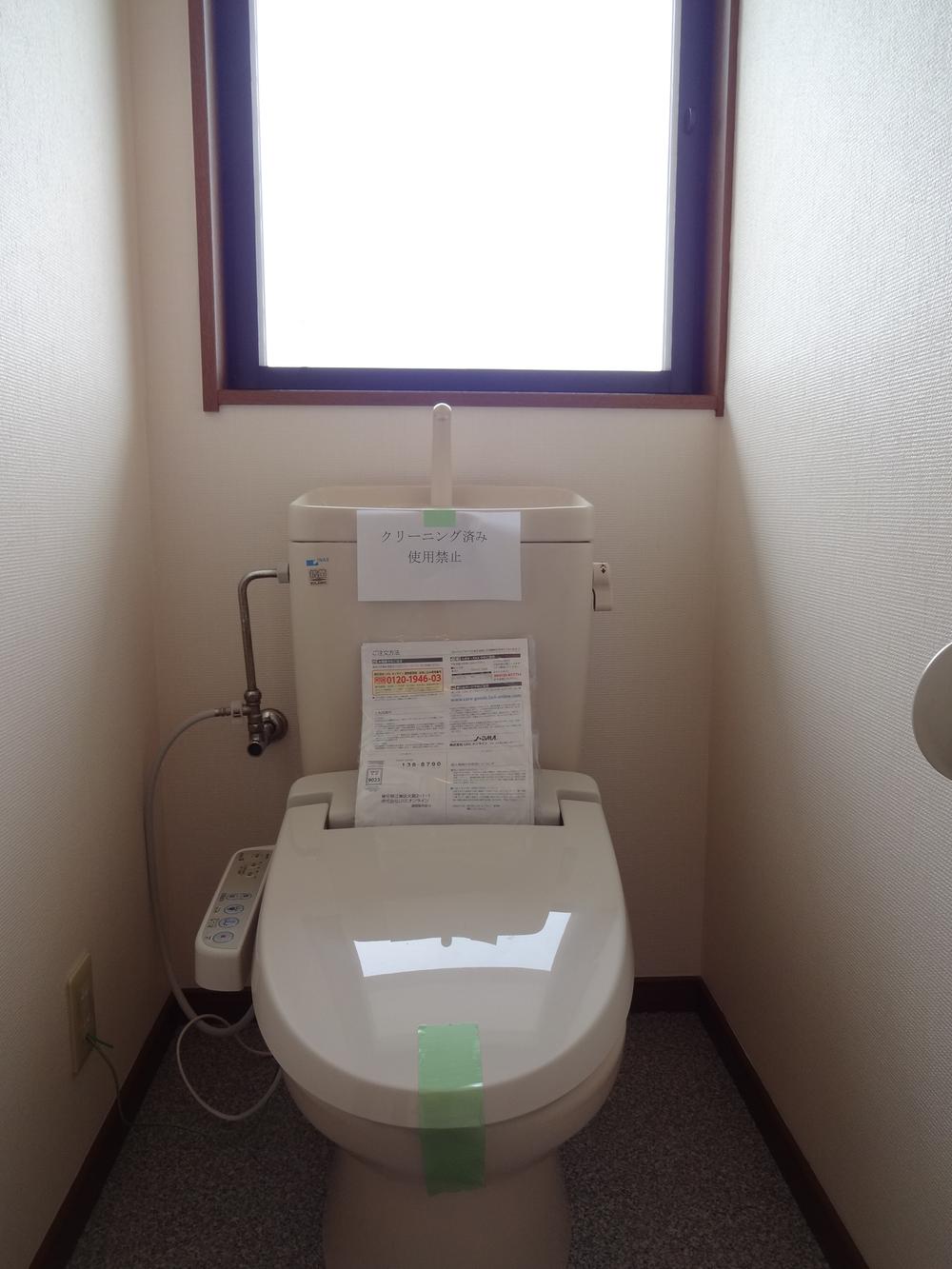Toilet. Second floor shower toilet (August 2013) Shooting