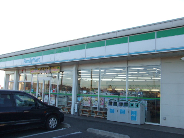 Convenience store. FamilyMart weather service Ryugasaki flatbed store (convenience store) to 951m