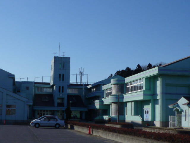 Primary school. Ryugasaki private Kubodai to elementary school (elementary school) 782m