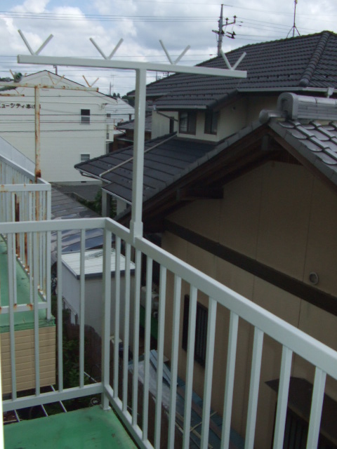 Balcony. There is no high building, Good per yang! 