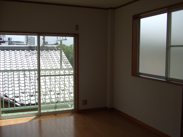 Living and room. Bright, two-sided lighting, This room of beautiful flooring