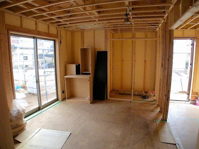Non-living room. 1F Japanese-style room Building the middle It is uncluttered site (November 2013) Shooting