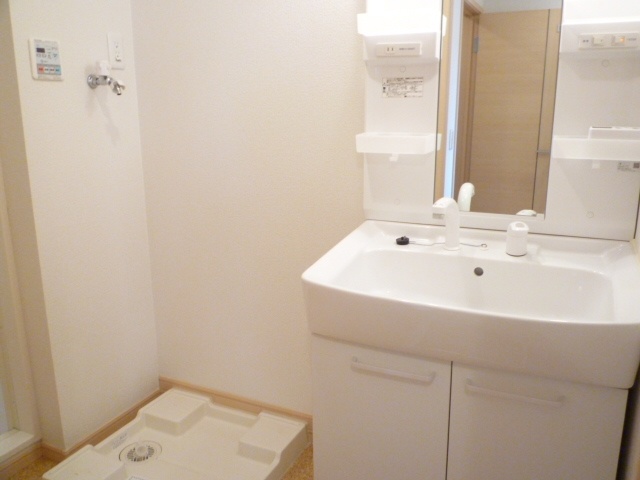 Washroom. Indoor laundry Area