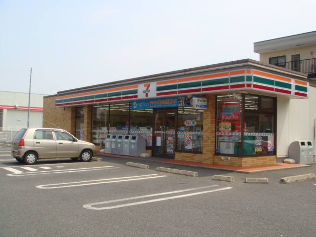 Convenience store. 440m to Seven-Eleven (convenience store)