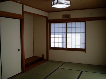 Other introspection. First floor 6-mat Japanese-style room. Alcove and is with a closet. 