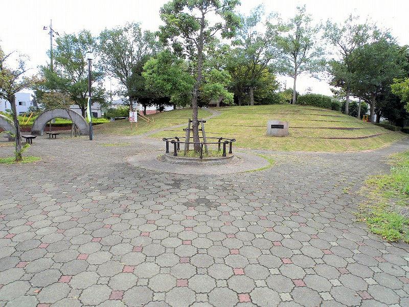 park. Nagayama the immediate vicinity from the 350m field to third children's park! There are a number of large park in the neighborhood to the other, Not troubled in the child's playground! (^ O ^)