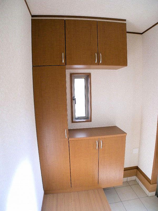 Entrance. Local (12 May 2013) Shooting