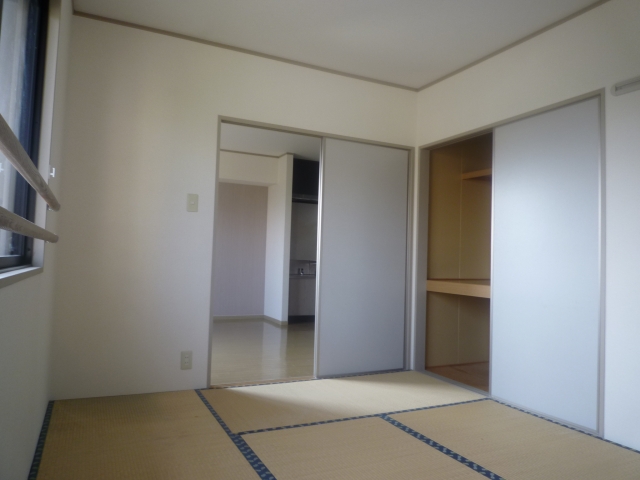 Living and room. tatami