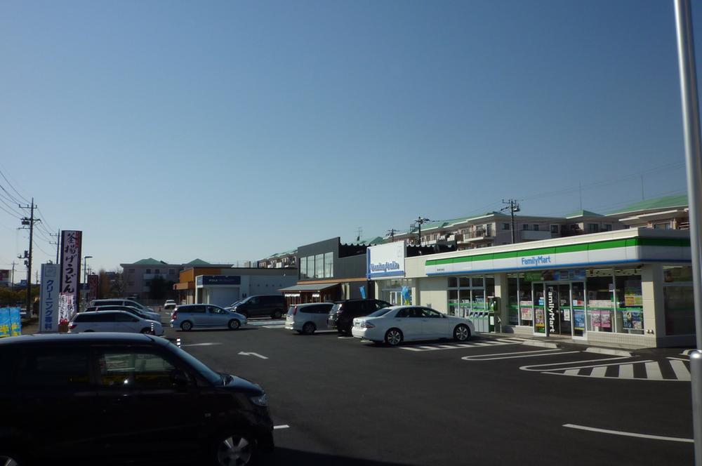 Convenience store. 490m to FamilyMart Ryugasaki Kubodai shop