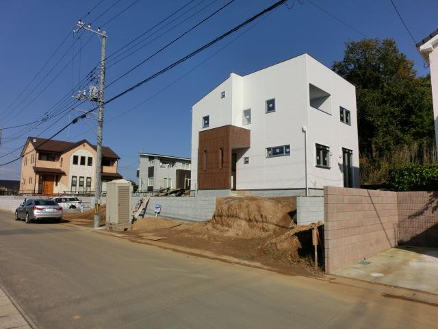 Local photos, including front road. Local (11 May 2013) Shooting