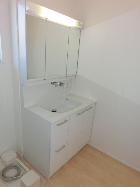 Wash basin, toilet. Indoor (12 May 2013) Shooting