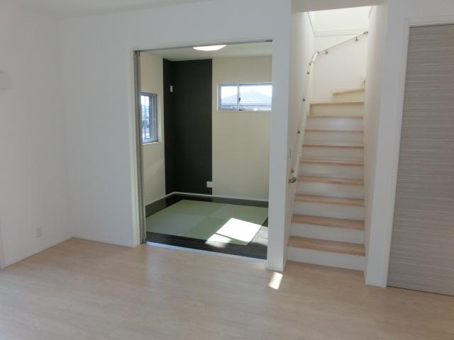Other introspection. Japanese-style room and the stairs from the living room