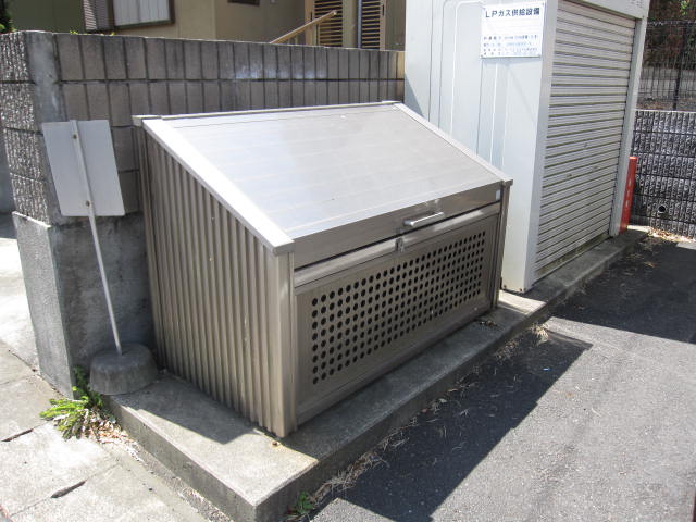 Other Equipment. On-site apartment dedicated dust box